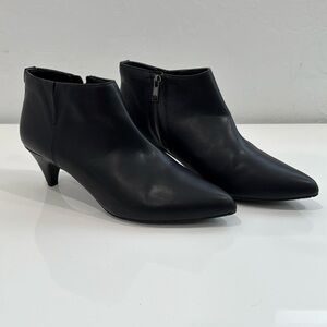 Kenneth Cole Kick Shootie Ankle Boots. Size 10